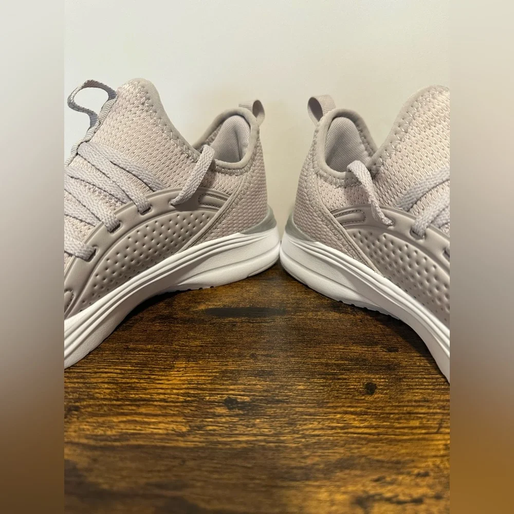 Puma Women’s Gray Softride Sophia 2 NWT Size 6